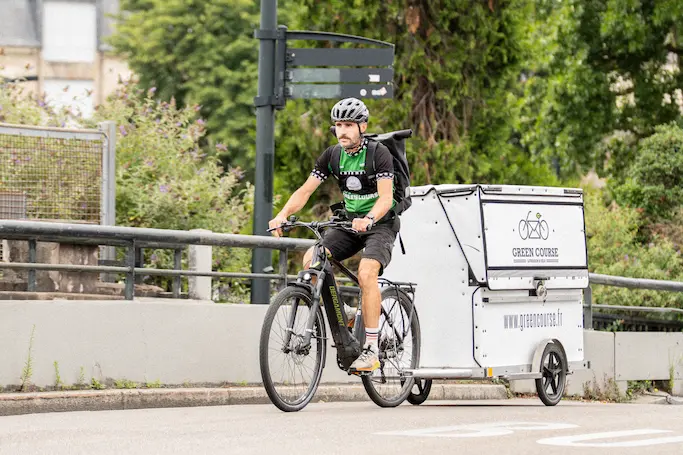 Livreur Green Course en action dans Nantes centre